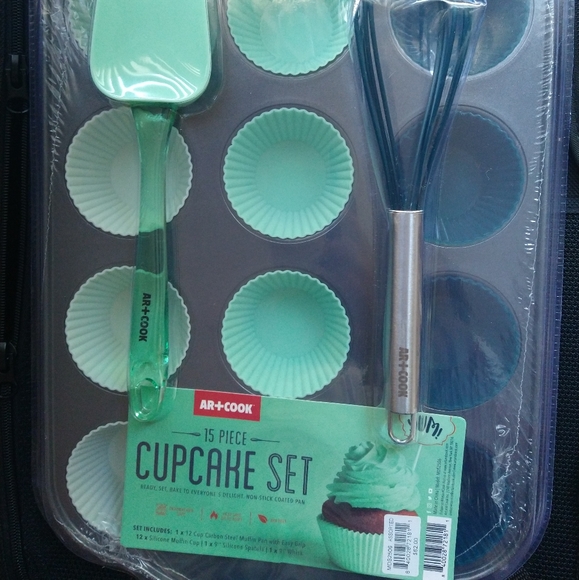 ART & COOK 15-Pc. Cupcake Pan, Silicone Liners & Tools Set - Picture 3 of 7